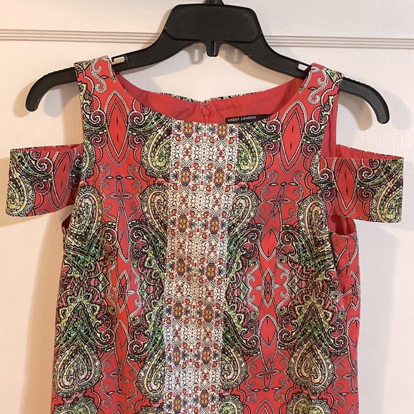 Maggy London Paisley Medallion Cold-Shoulder Sheath Dress- Size 4 - Picture 3 of 6